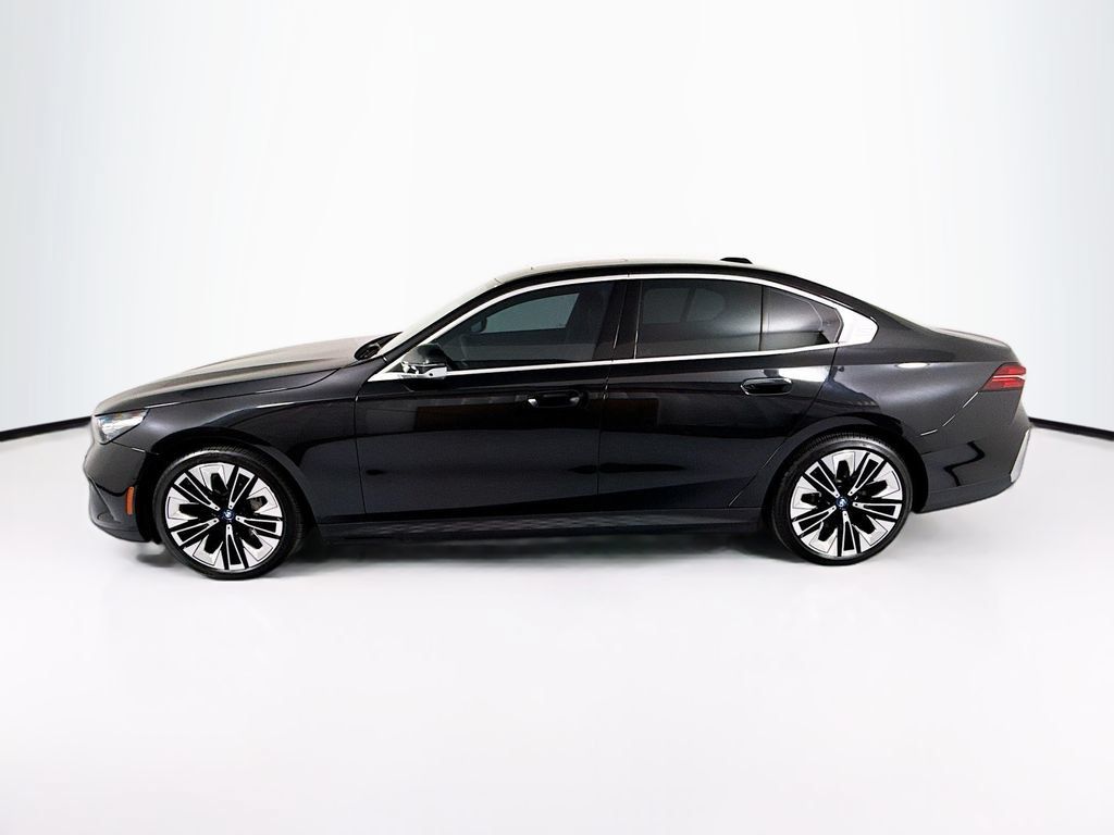 Used 2025 BMW i5 eDrive40i w/ Premium Package RWD image 8