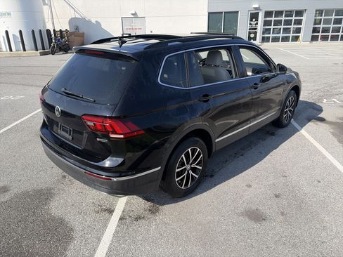Used 2021 Volkswagen Tiguan SE image 4