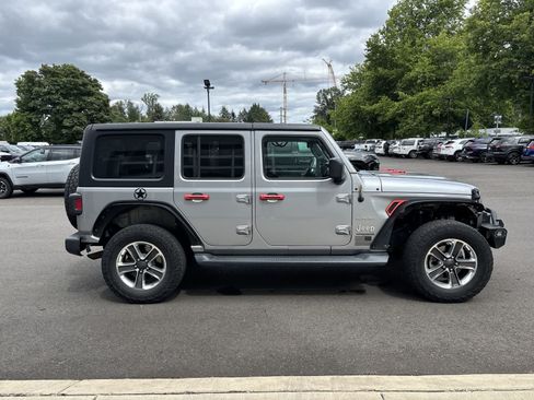 Certified 2020 Jeep Wrangler Unlimited Sahara AWD/4WD image 5