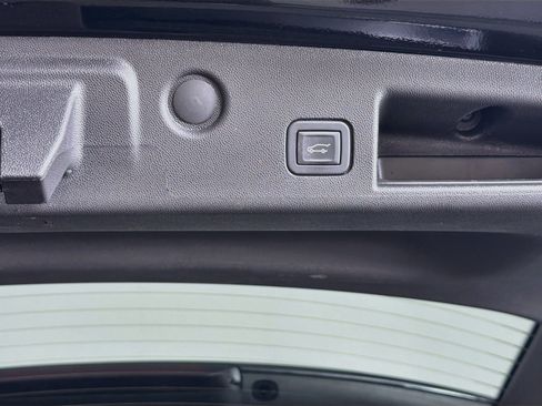 Used 2024 Chevrolet Equinox LT FWD image 31