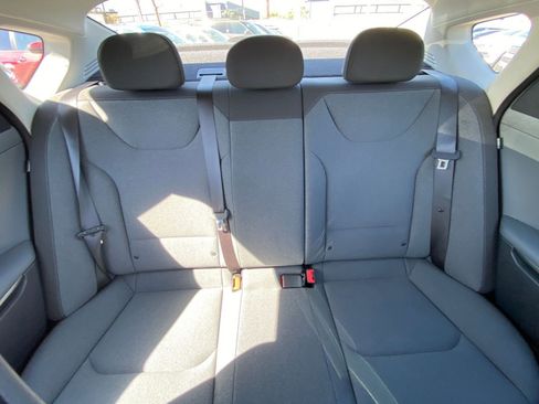 Used 2025 Kia K4 LXS image 37