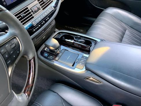 Certified 2022 Lexus LS 500 AWD w/ Interior Upgrade Package image 16
