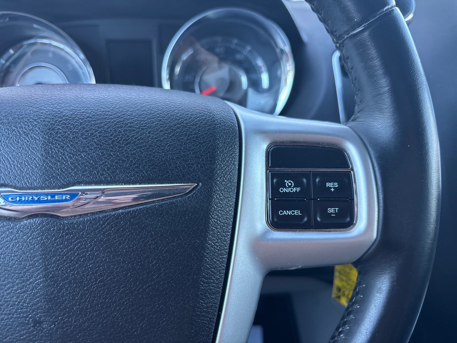 Used 2016 Chrysler Town & Country Touring FWD image 31