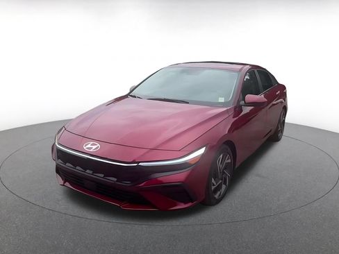 Used 2025 Hyundai Elantra SEL FWD image 7