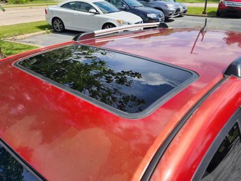 Used 2006 Pontiac Vibe w/ Sun And Sound Package FWD image 13