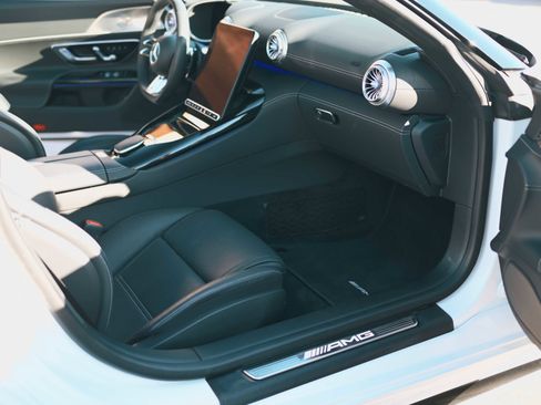 Used 2024 Mercedes-Benz SL 55 AMG 4MATIC image 18