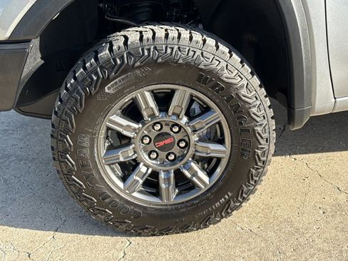 New 2026 GMC Sierra 1500 AT4X w/ LPO, Black Badging Package AWD/4WD image 16