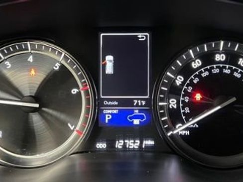 Used 2016 Lexus LX 570 4WD w/ Luxury Package image 26