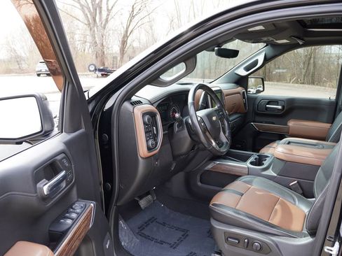 Used 2019 Chevrolet Silverado 1500 High Country w/ High Country Premium Package AWD/4WD image 16