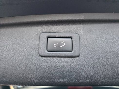 Used 2017 Subaru Outback 2.5i Limited image 11