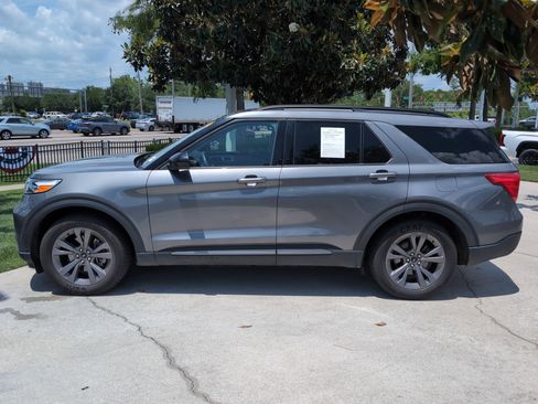 Used 2024 Ford Explorer XLT w/ Equipment Group 202A RWD image 7