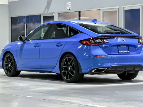 Used 2024 Honda Civic Sport Touring image 3