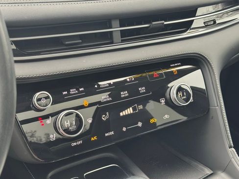 Used 2023 INFINITI QX60 Luxe w/ Cargo Package image 38