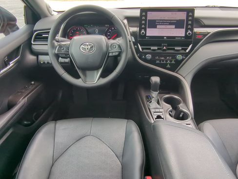 Used 2022 Toyota Camry XSE FWD image 13