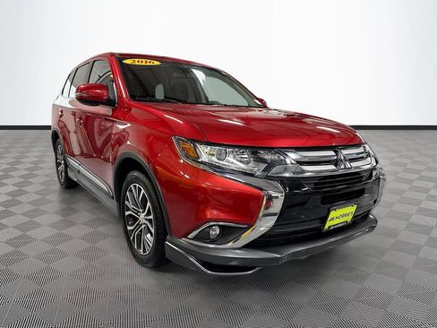 Used 2016 Mitsubishi Outlander SE AWD/4WD image 3