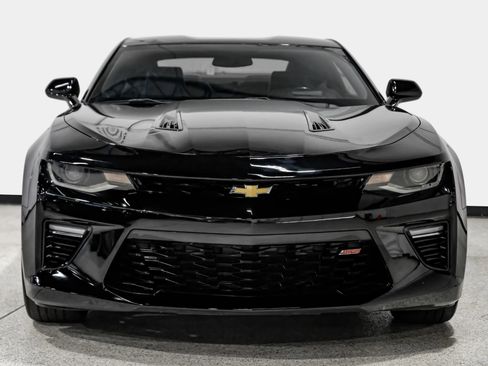 Used 2018 Chevrolet Camaro SS RWD image 3