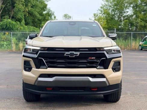 Used 2023 Chevrolet Colorado Z71 w/ Z71 Convenience Package 2 AWD/4WD image 2
