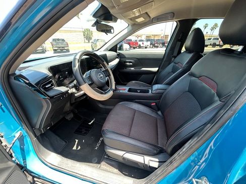 Used 2025 Nissan Kicks SR FWD image 12