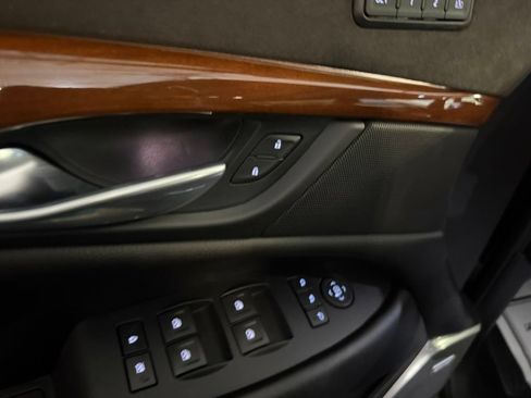 Used 2018 Cadillac Escalade ESV Luxury AWD/4WD image 24