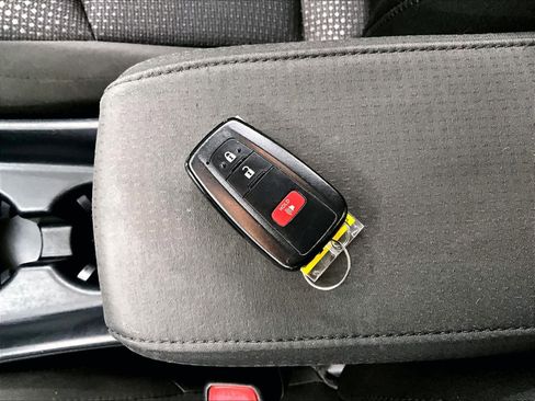 Used 2019 Toyota Prius LE image 13