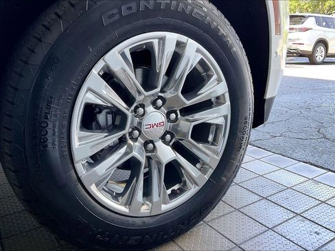 Used 2025 GMC Yukon XL Denali RWD image 36