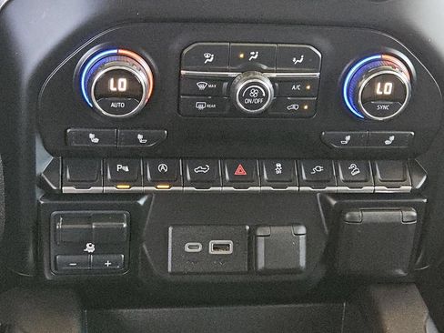 Used 2019 Chevrolet Silverado 1500 LT Trail Boss AWD/4WD image 18