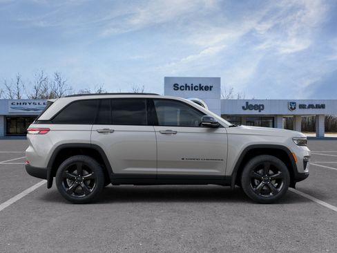 New 2025 Jeep Grand Cherokee Limited w/ Luxury Tech Group II AWD/4WD image 51