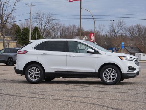 Used 2024 Ford Edge SEL w/ Convenience Package AWD/4WD image 2