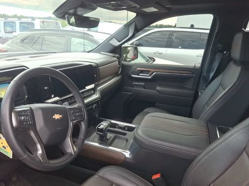 Used 2023 Chevrolet Silverado 1500 High Country w/ High Country Premium Package AWD/4WD image 9