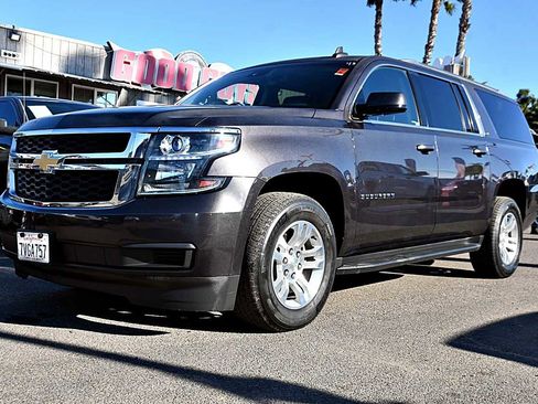 Used 2017 Chevrolet Suburban LT image 1