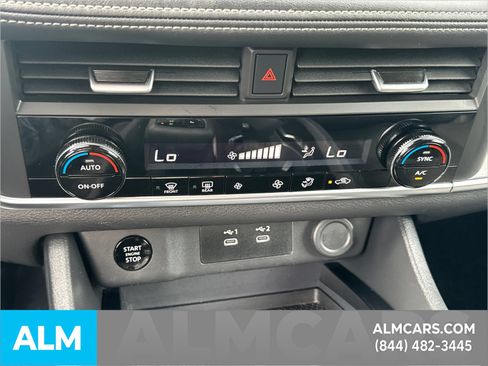 Used 2025 Nissan Rogue SV FWD image 36