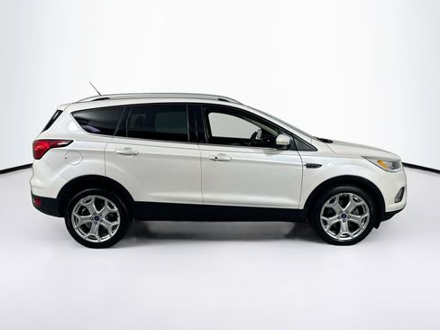Used 2019 Ford Escape Titanium w/ U0J03 - Titanium Tow Package FWD image 4