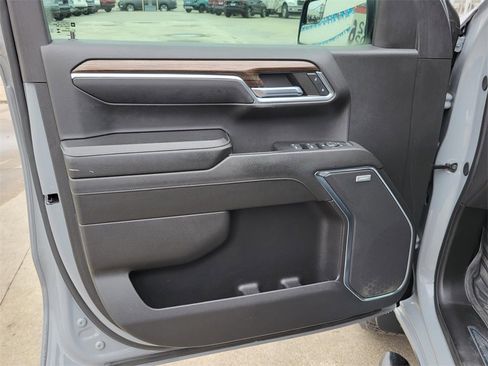 Used 2024 Chevrolet Silverado 1500 LT Trail Boss w/ Convenience Package II image 19