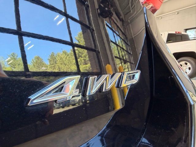 Used 2024 Ford Explorer XLT w/ XLT Sport Appearance Package AWD/4WD image 9