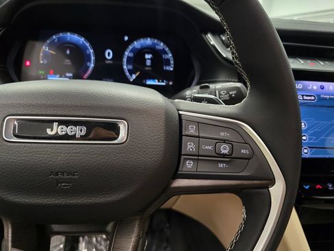 Used 2026 Jeep Grand Cherokee Limited w/ Limited Altitude Package AWD/4WD image 19