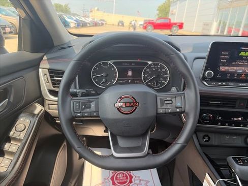 Used 2025 Nissan Rogue SV AWD/4WD image 15