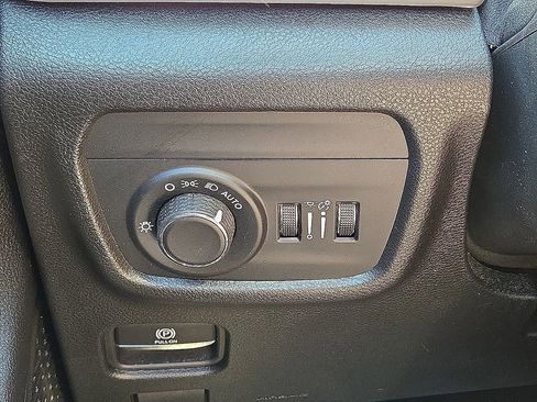 Used 2023 Jeep Grand Cherokee Altitude RWD image 25