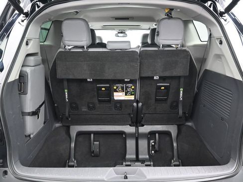 Certified 2022 Toyota Sienna XLE image 32