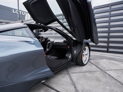 Used 2024 McLaren 750S image 28