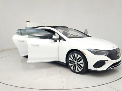 Used 2023 Mercedes-Benz EQE 500 4MATIC Sedan image 13