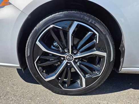 Used 2024 Nissan Altima 2.5 SR FWD image 10