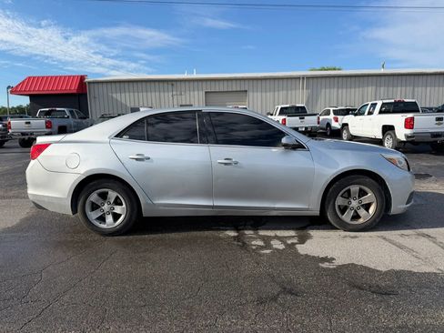 Used 2016 Chevrolet Malibu LT FWD image 4