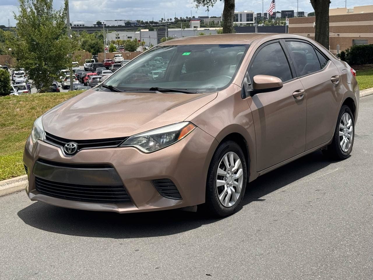 Used 2016 Toyota Corolla LE FWD image 2