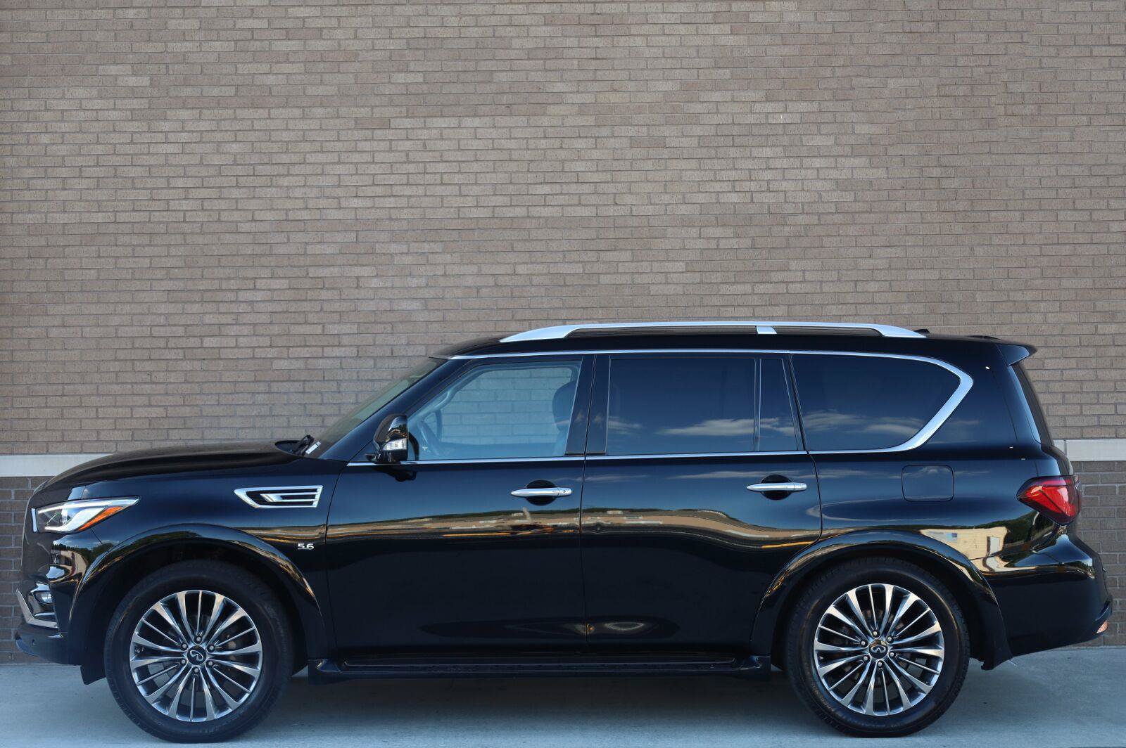 Used 2019 INFINITI QX80 Luxe w/ 22" Wheel Package AWD/4WD image 2