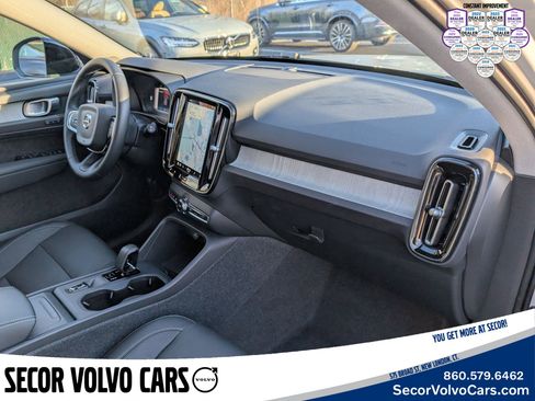 Used 2024 Volvo XC40 B5 Core image 27
