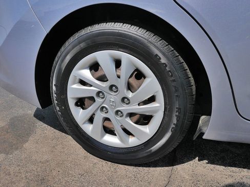 Used 2017 Hyundai Elantra SE FWD image 9