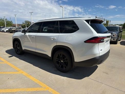 Used 2024 Toyota Grand Highlander AWD image 4