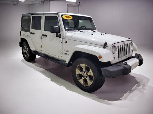 Used 2016 Jeep Wrangler Unlimited Sahara w/ Dual Top Group image 2