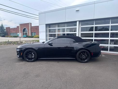 Used 2025 Ford Mustang GT Premium RWD image 2