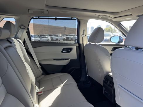 Used 2023 Nissan Rogue SL w/ SL Premium Package image 42